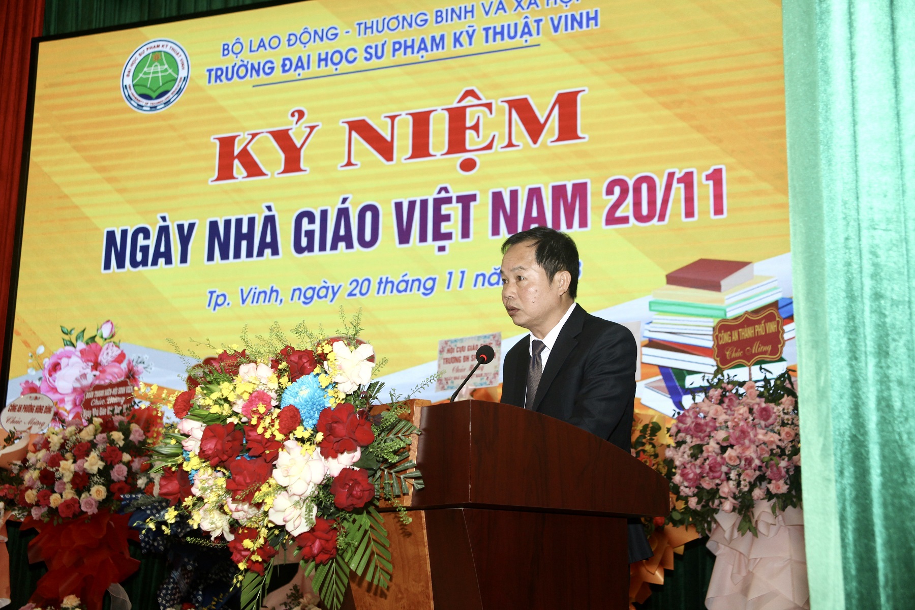 Trường Đại học Sư phạm Kỹ thuật vinh long trọng tổ chức   kỷ niệm 41 năm Ngày Nhà giáo Việt Nam 20/11.